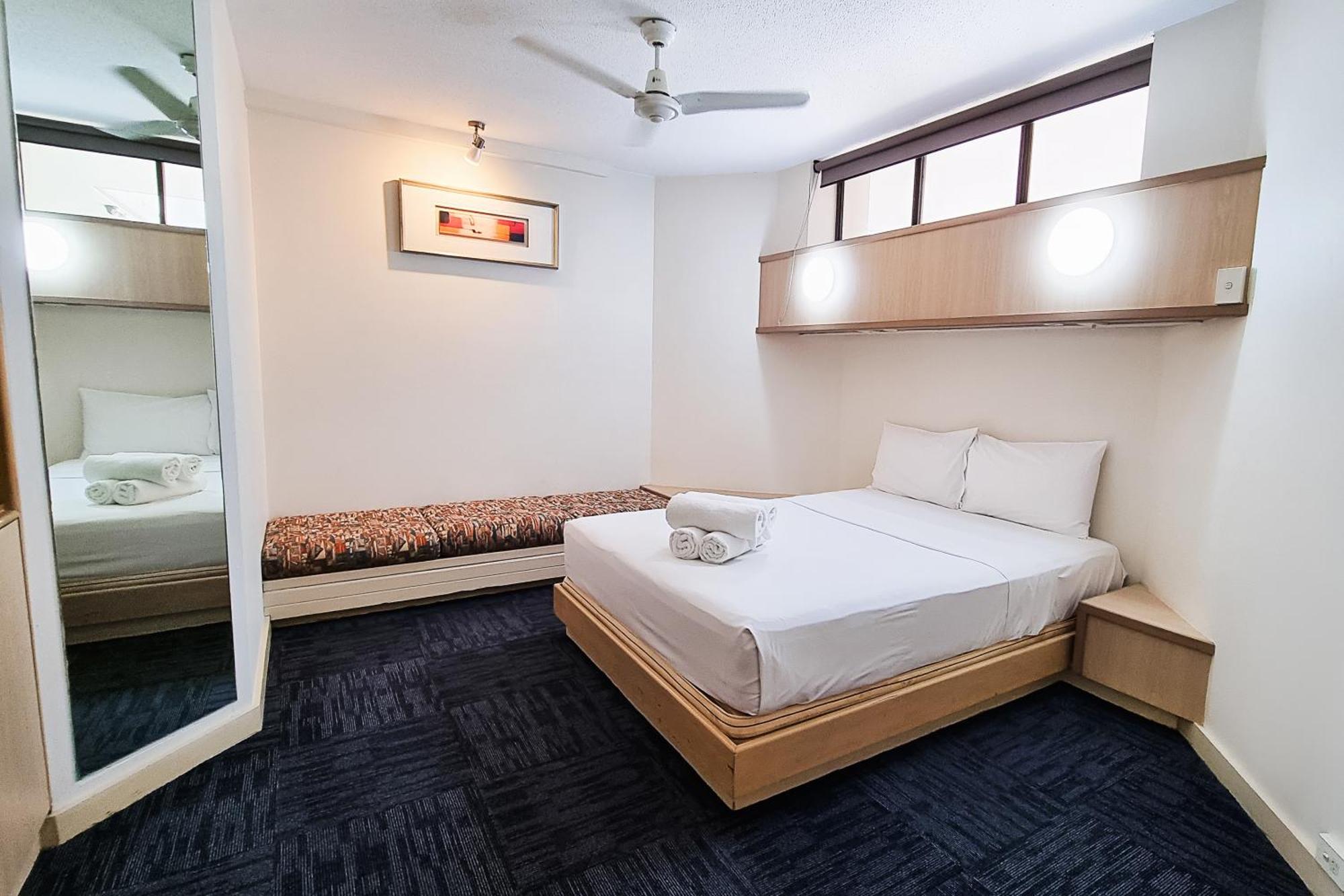 Tiki Hotel Apartments Surfers Paradise 골드코스트 외부 사진
