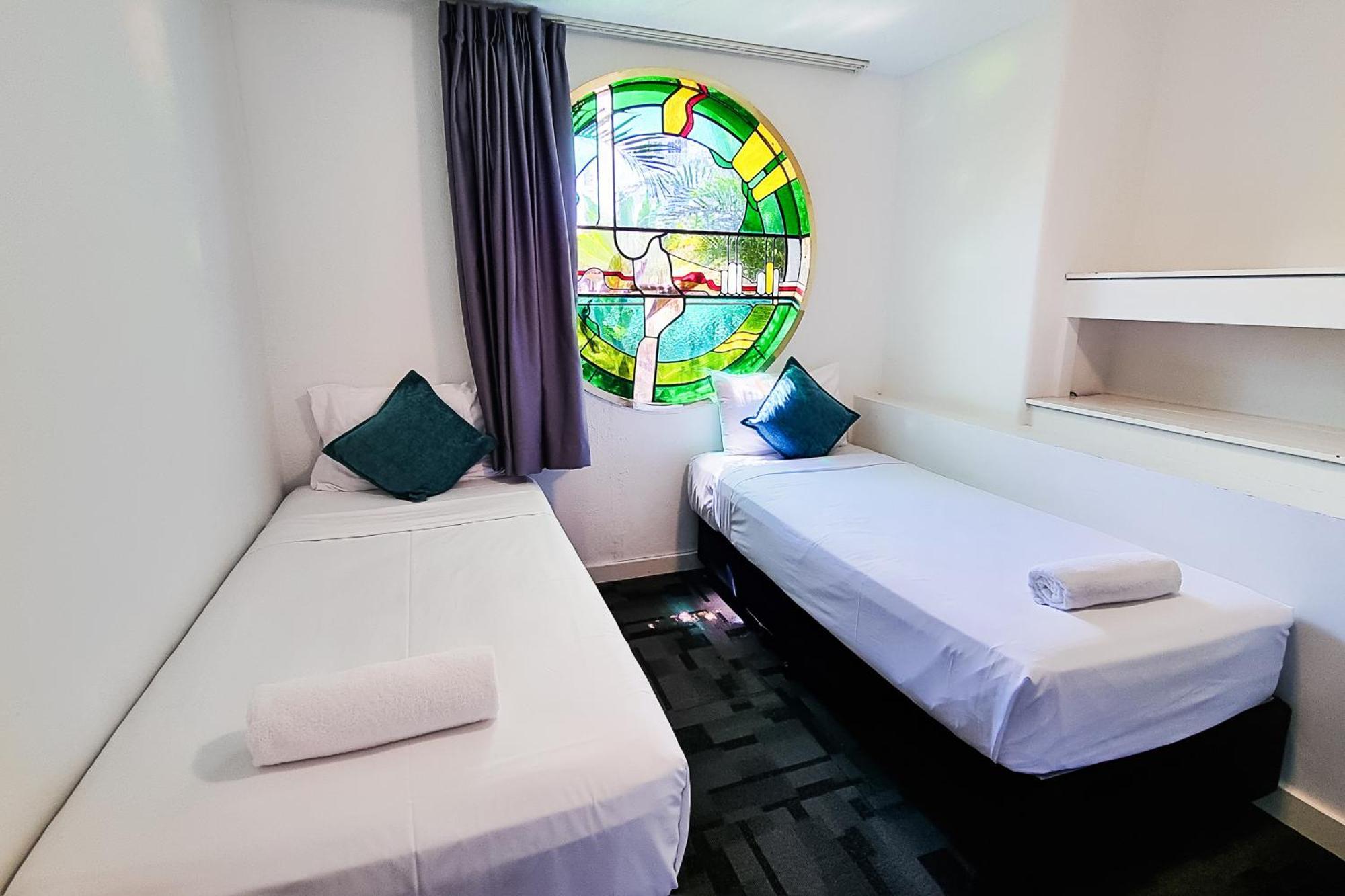 Tiki Hotel Apartments Surfers Paradise 골드코스트 외부 사진