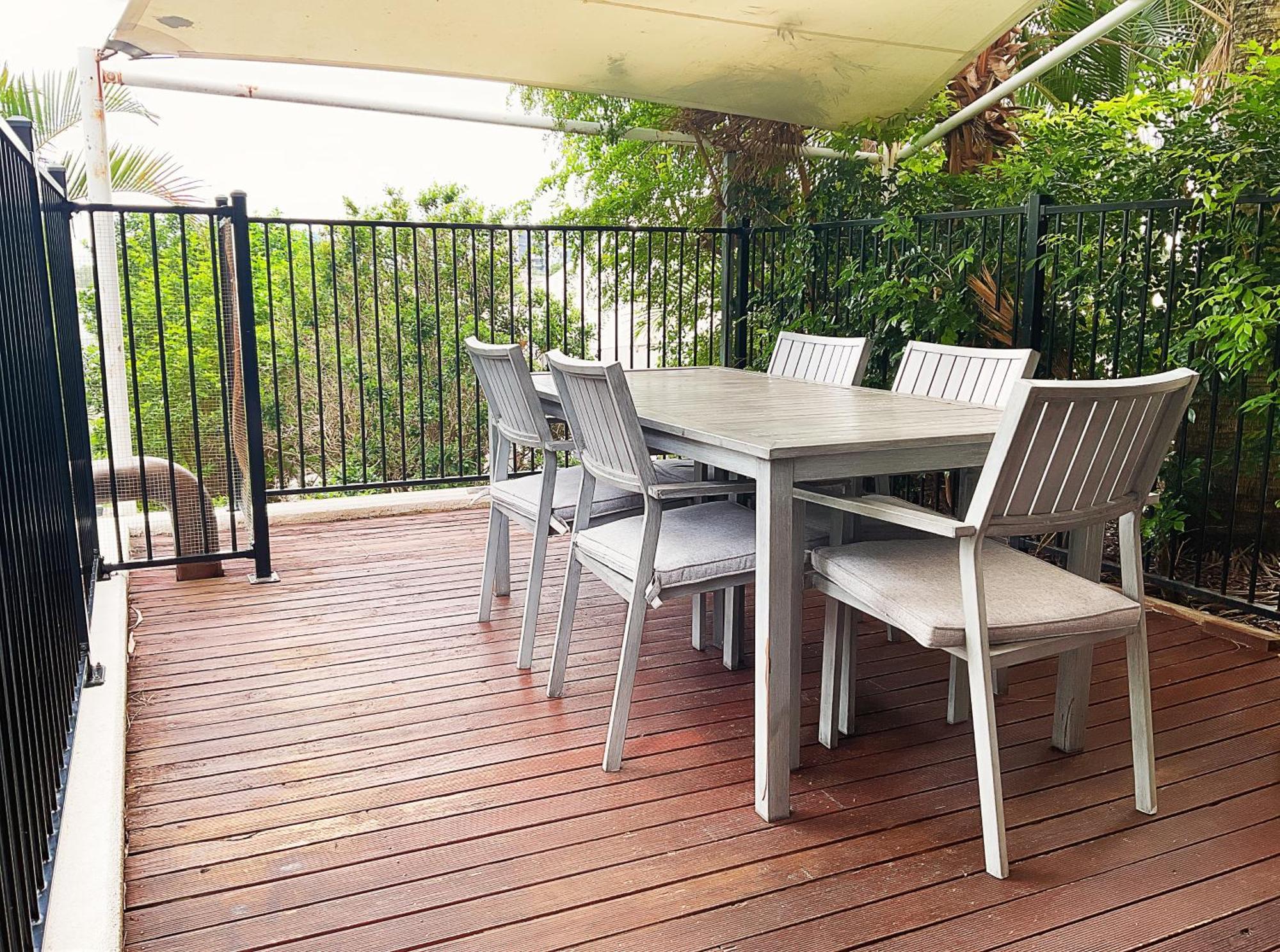Tiki Hotel Apartments Surfers Paradise 골드코스트 외부 사진