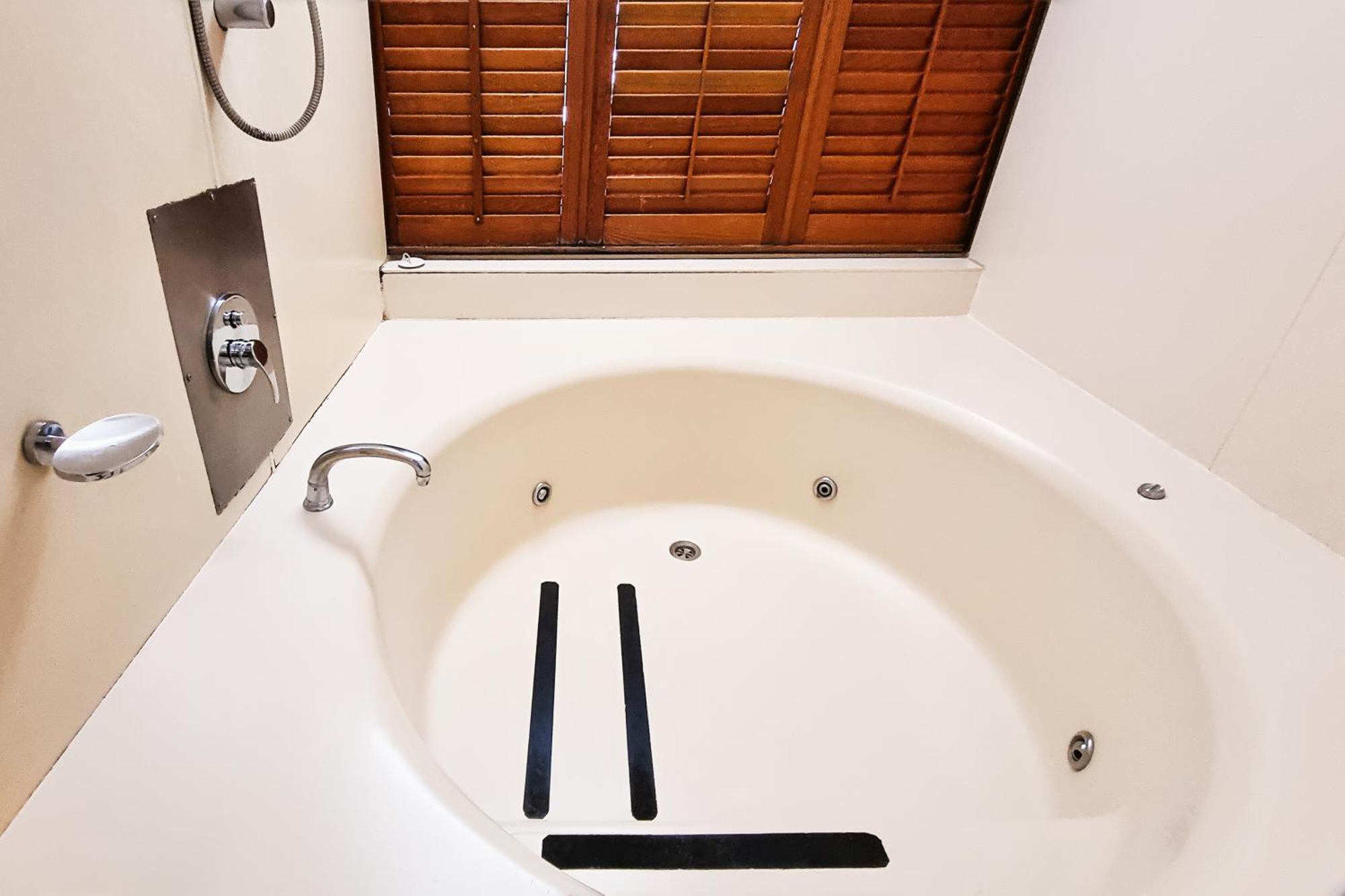 Tiki Hotel Apartments Surfers Paradise 골드코스트 외부 사진
