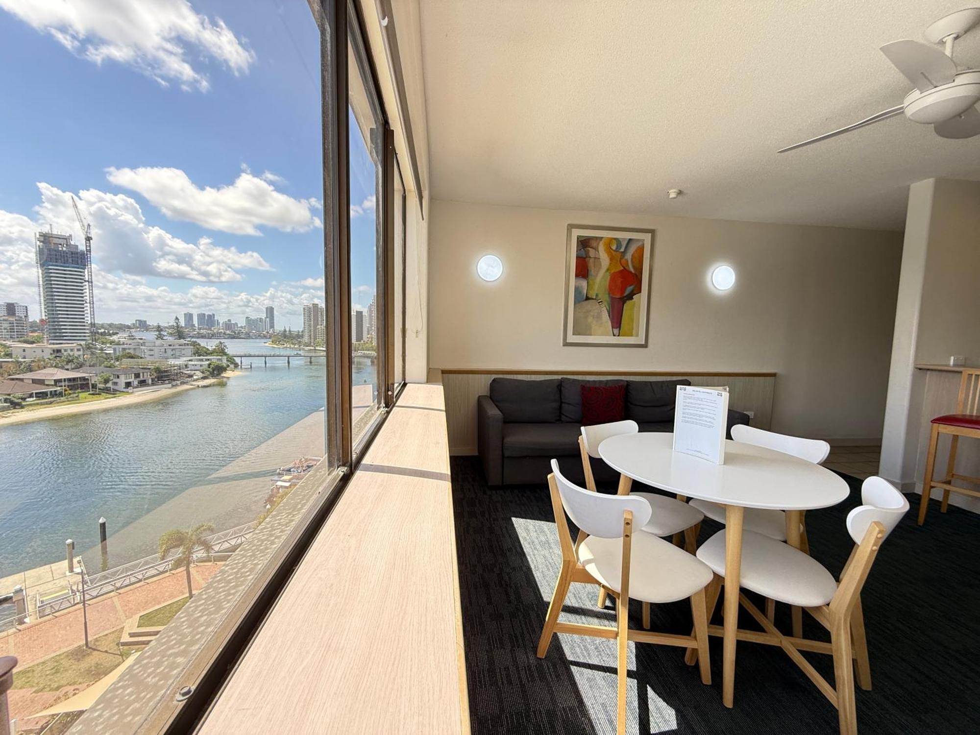 Tiki Hotel Apartments Surfers Paradise 골드코스트 외부 사진