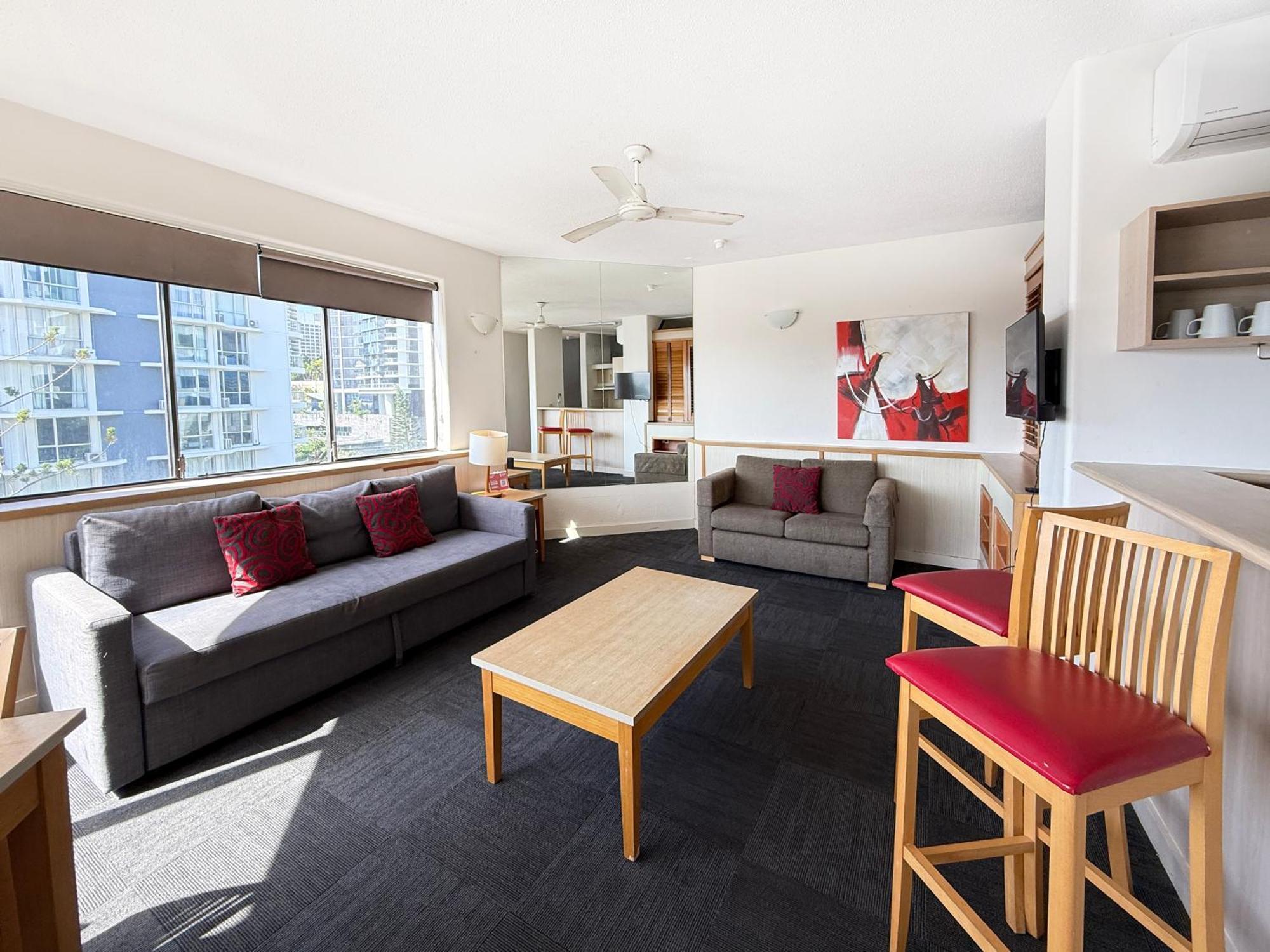 Tiki Hotel Apartments Surfers Paradise 골드코스트 외부 사진
