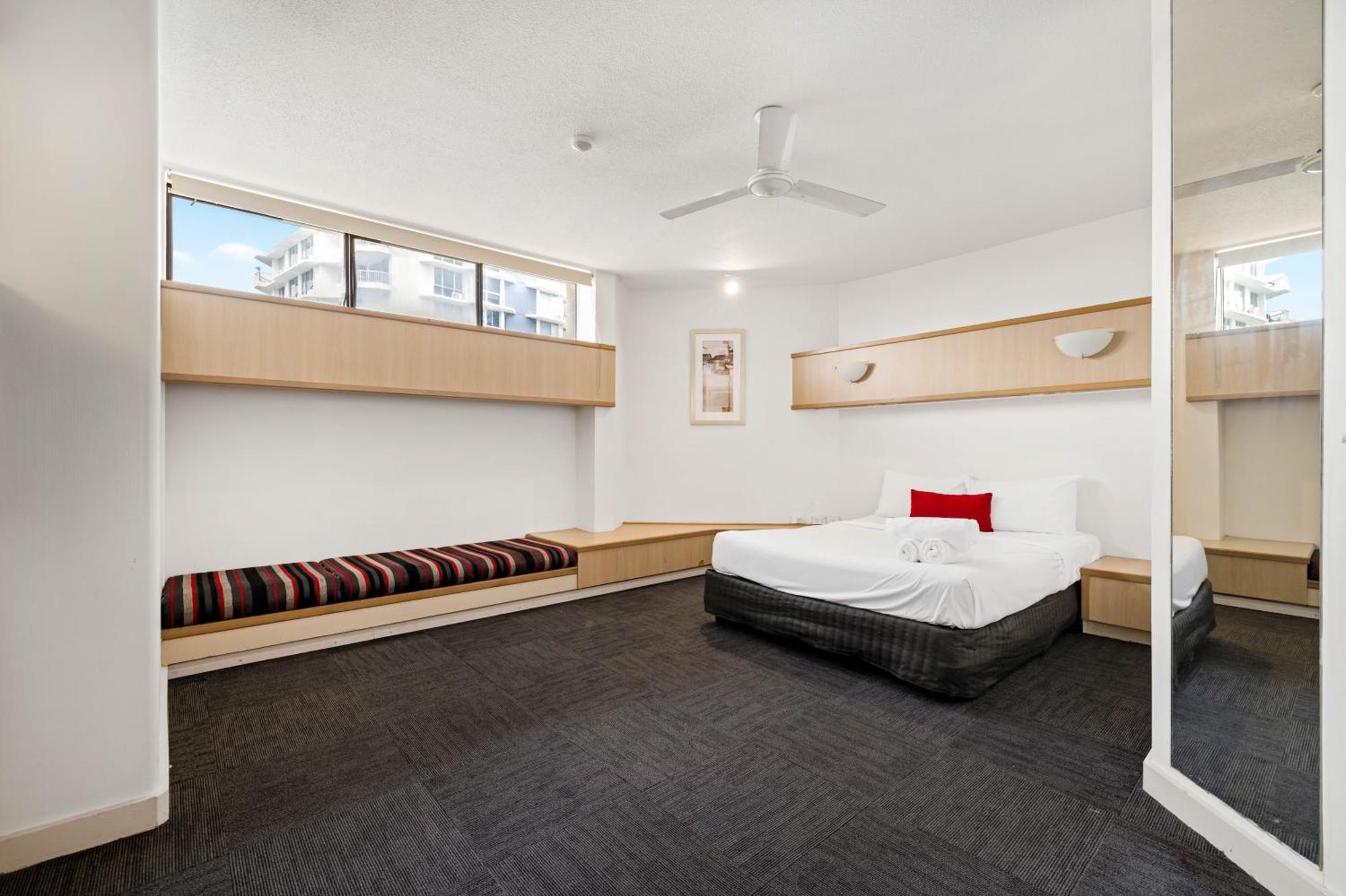 Tiki Hotel Apartments Surfers Paradise 골드코스트 외부 사진