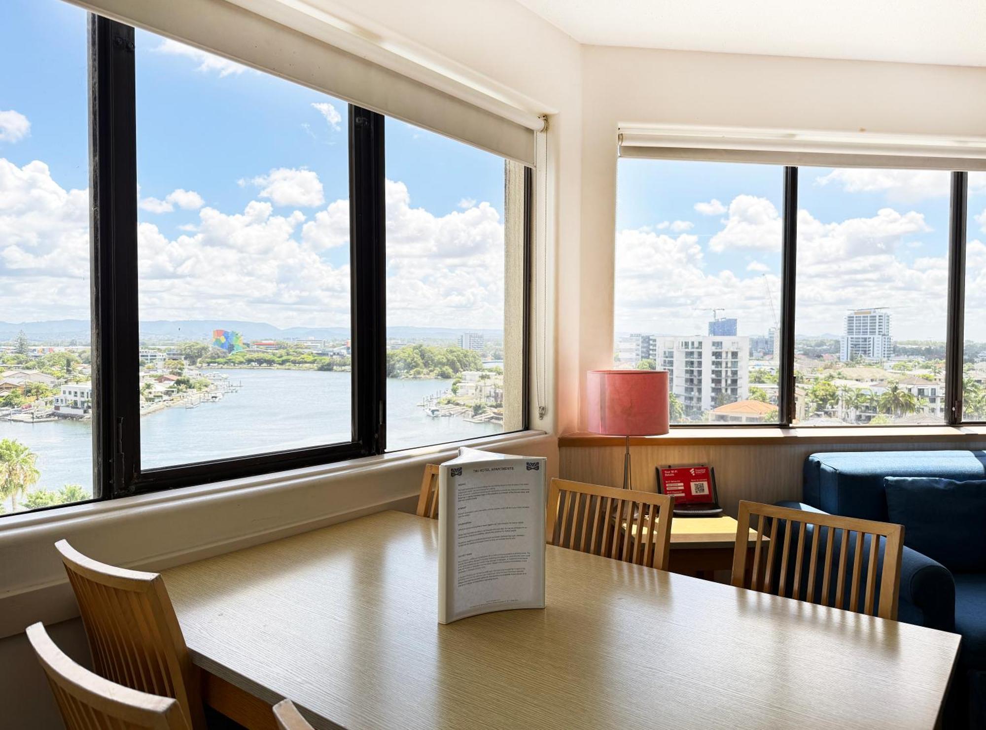 Tiki Hotel Apartments Surfers Paradise 골드코스트 외부 사진
