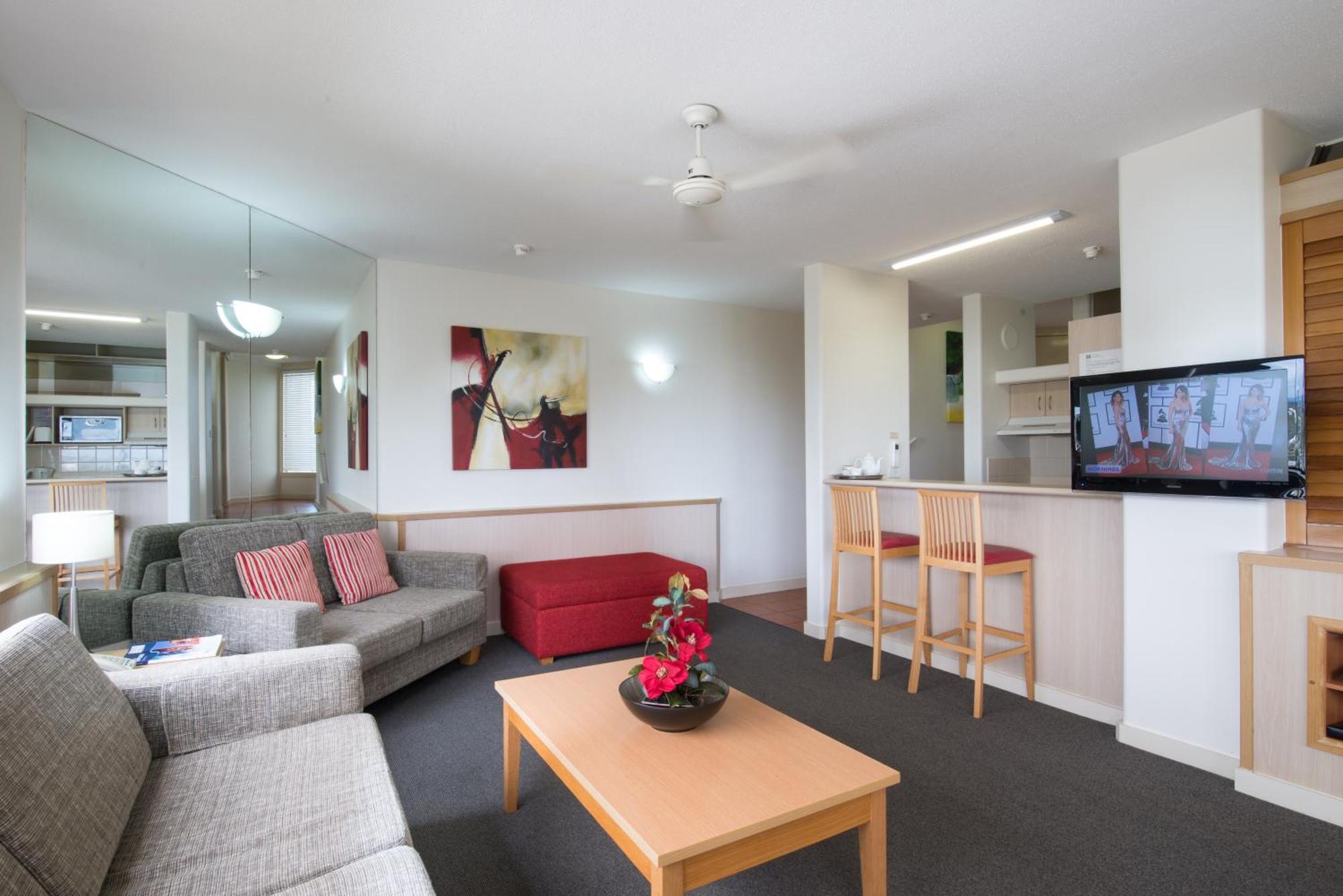 Tiki Hotel Apartments Surfers Paradise 골드코스트 외부 사진