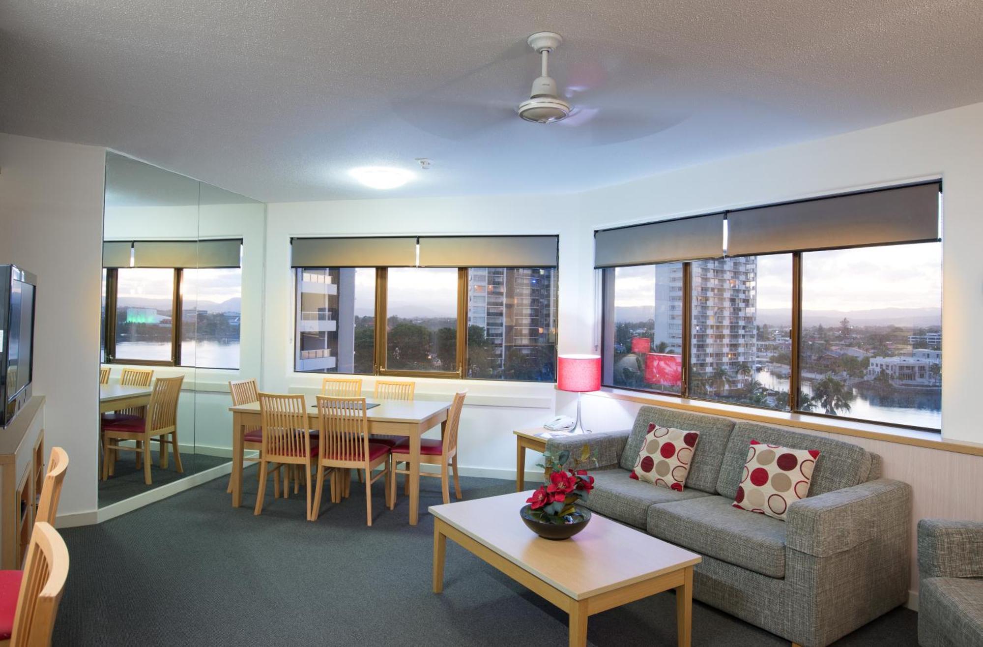 Tiki Hotel Apartments Surfers Paradise 골드코스트 외부 사진