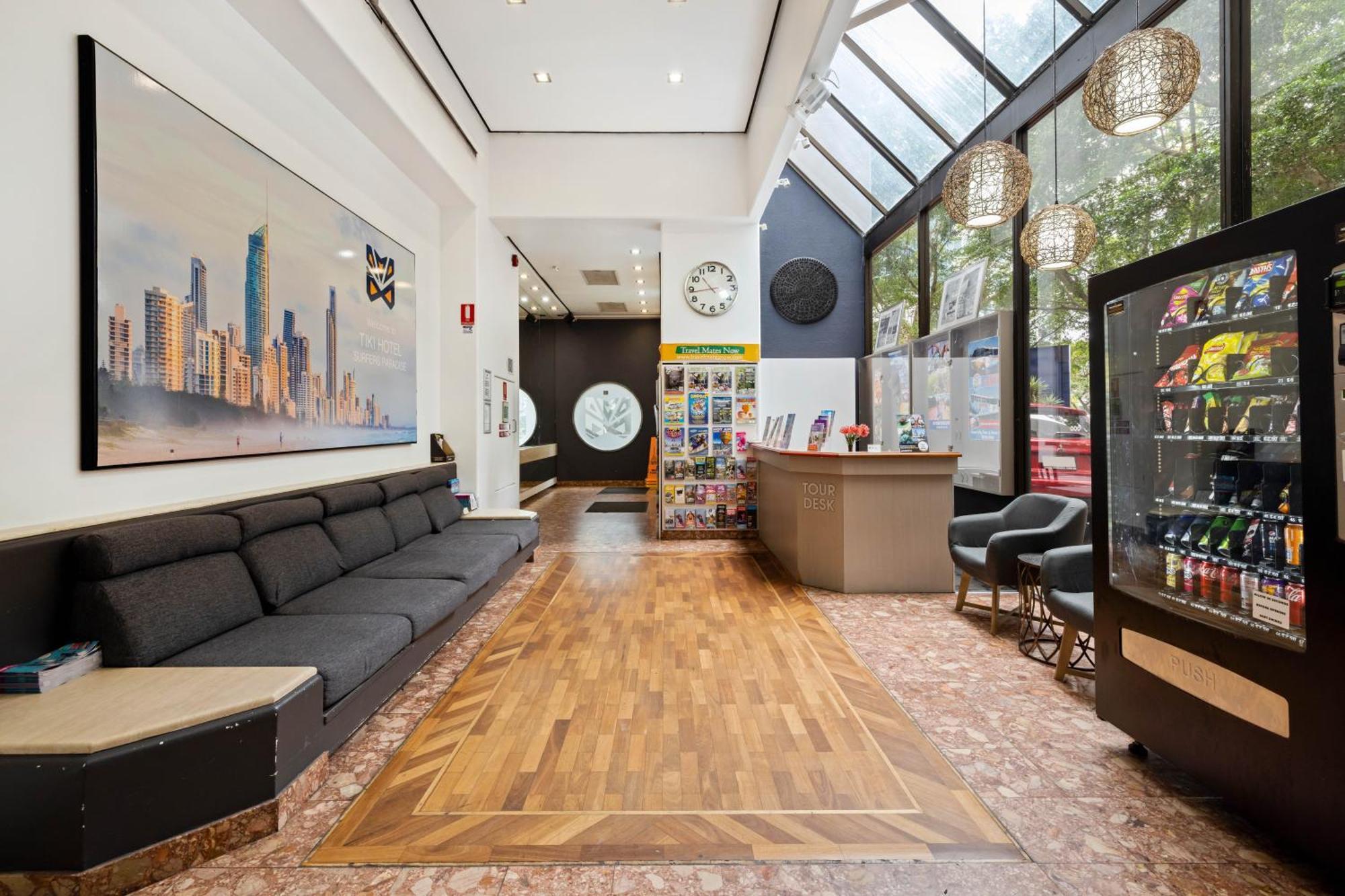 Tiki Hotel Apartments Surfers Paradise 골드코스트 외부 사진