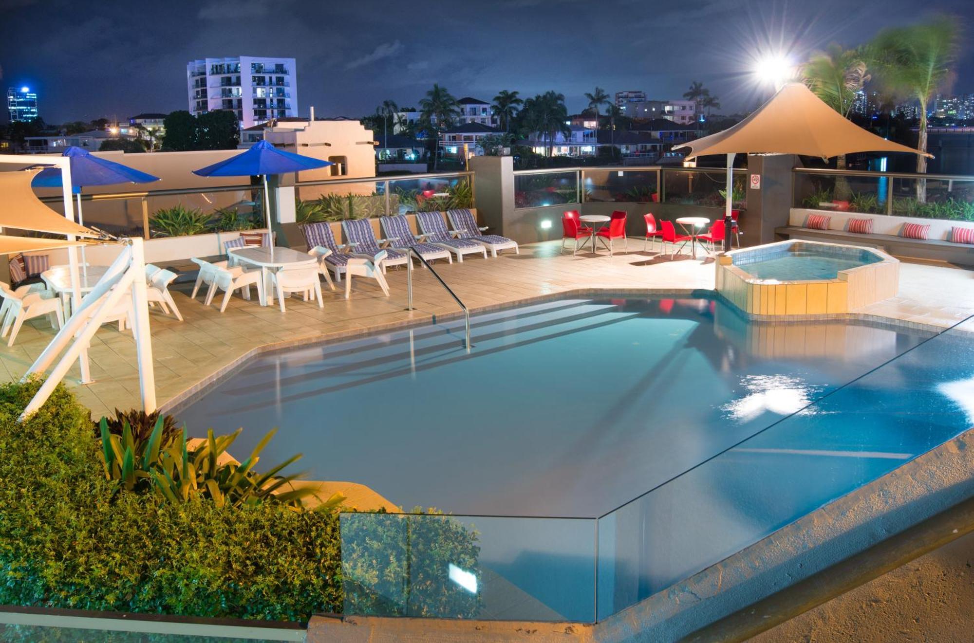 Tiki Hotel Apartments Surfers Paradise 골드코스트 외부 사진