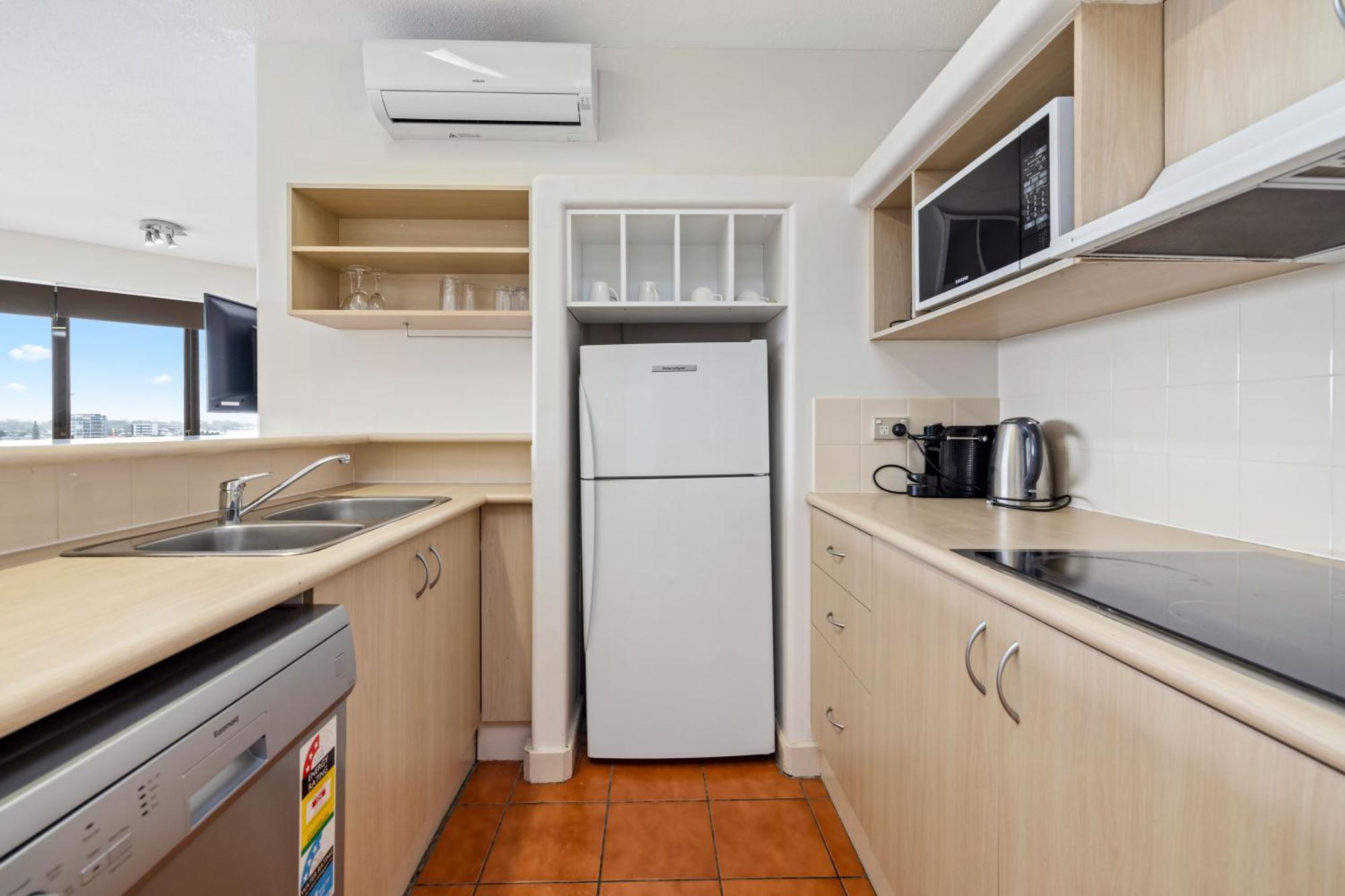 Tiki Hotel Apartments Surfers Paradise 골드코스트 외부 사진