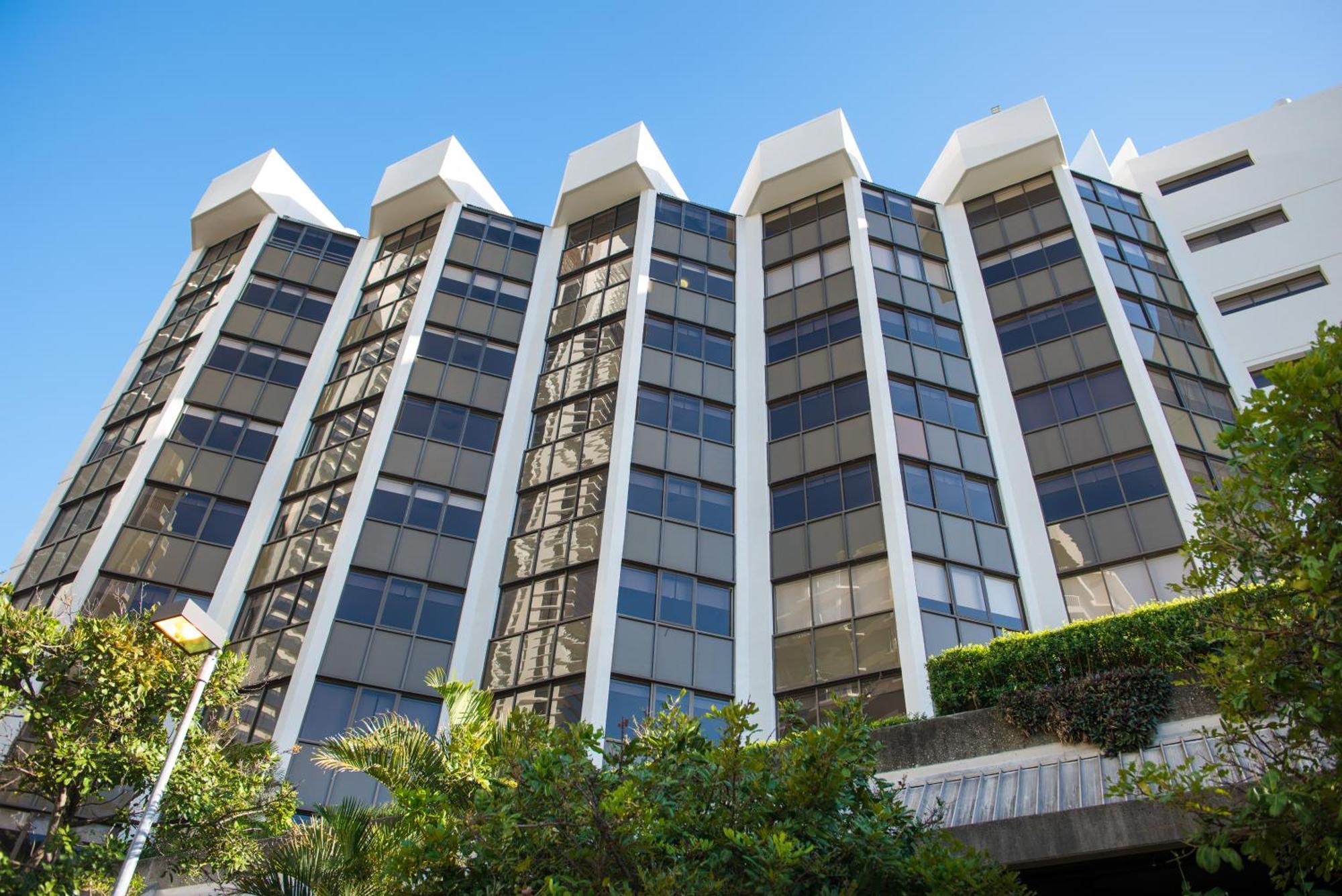 Tiki Hotel Apartments Surfers Paradise 골드코스트 외부 사진