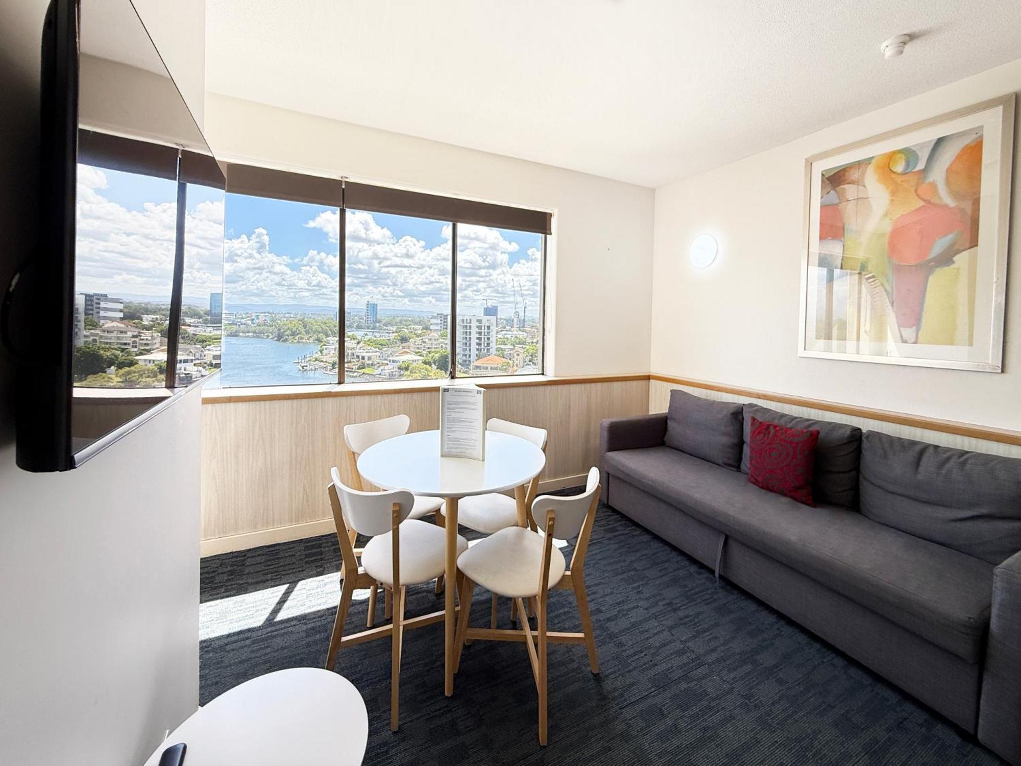 Tiki Hotel Apartments Surfers Paradise 골드코스트 외부 사진