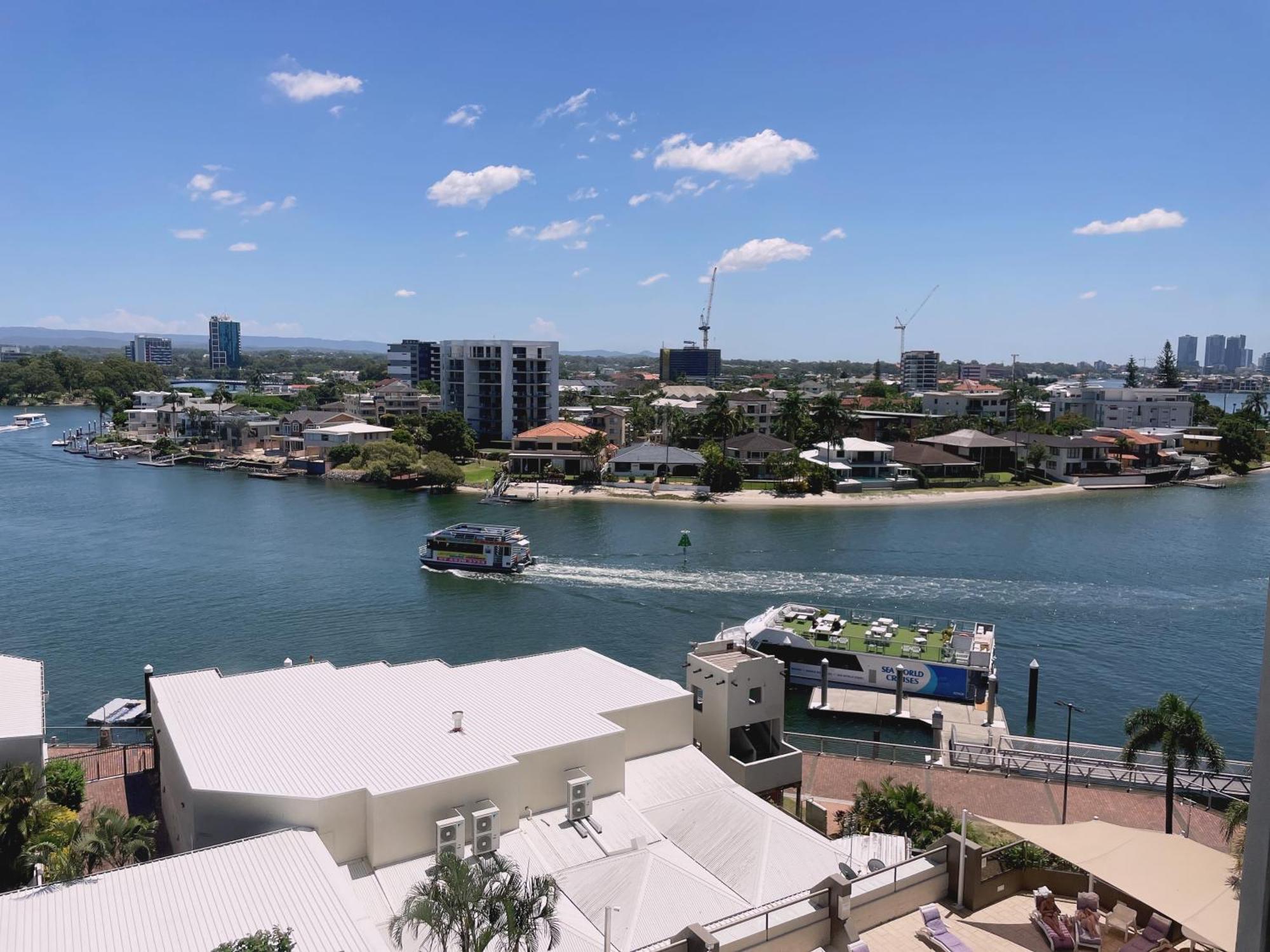 Tiki Hotel Apartments Surfers Paradise 골드코스트 외부 사진