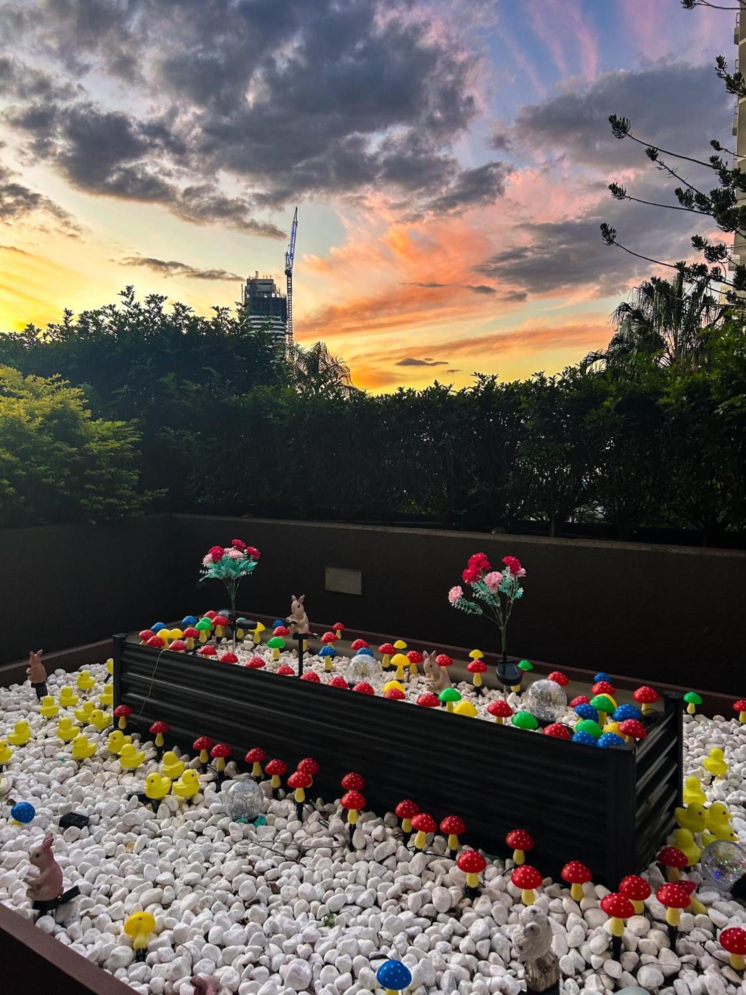 Tiki Hotel Apartments Surfers Paradise 골드코스트 외부 사진