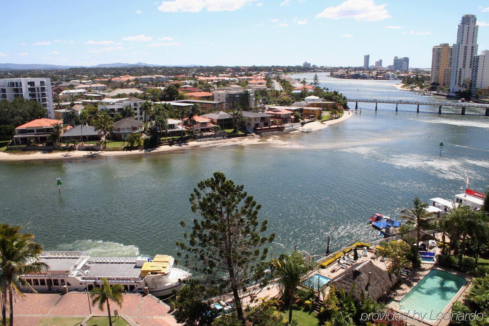 Tiki Hotel Apartments Surfers Paradise 골드코스트 외부 사진