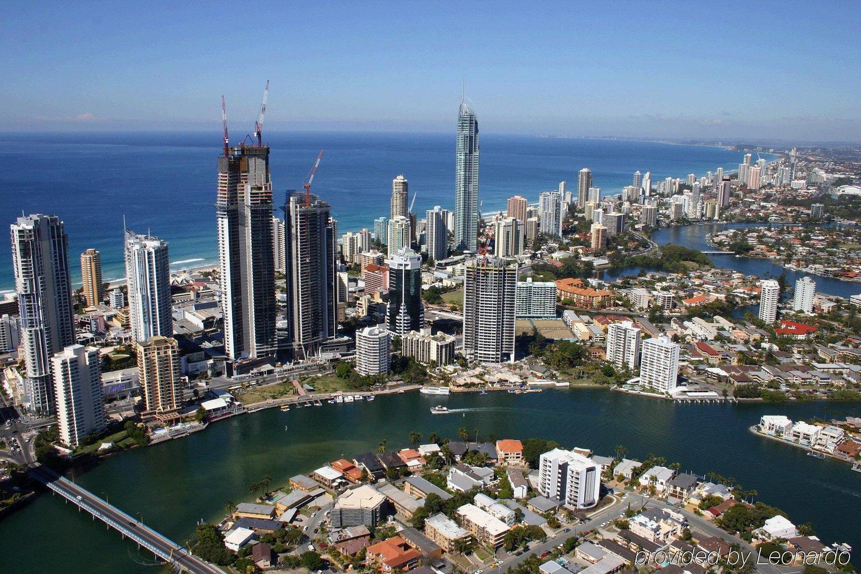 Tiki Hotel Apartments Surfers Paradise 골드코스트 외부 사진