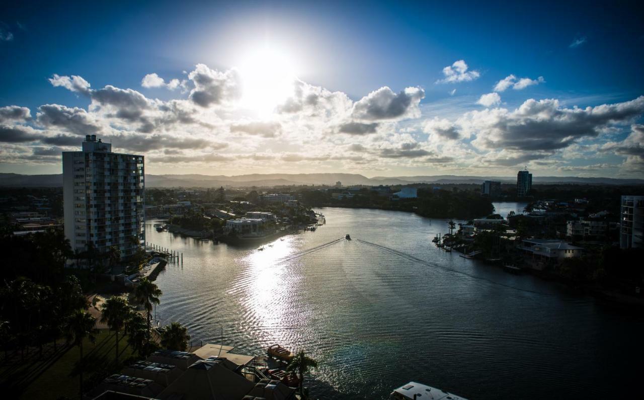 Tiki Hotel Apartments Surfers Paradise 골드코스트 외부 사진
